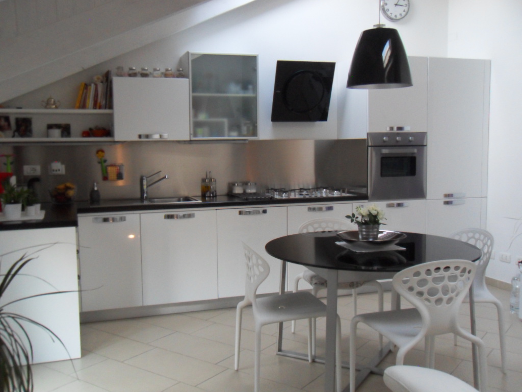 Arredo cucina mansarda : arredo cucina per mansarda. arredo cucina ...